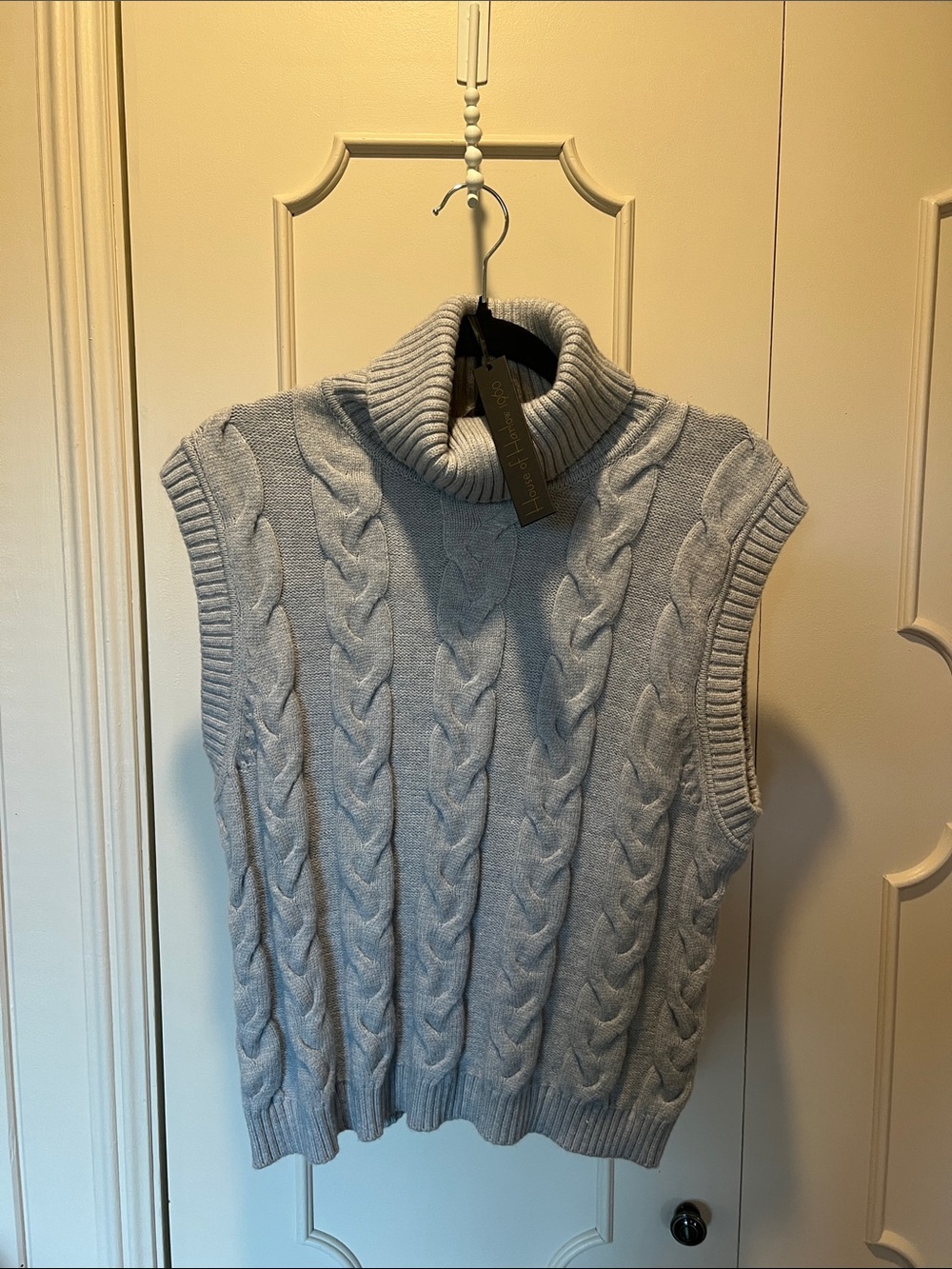 NWT House of Harlow 1960 Sleeveless Cable Knit Turtleneck - Light Gray